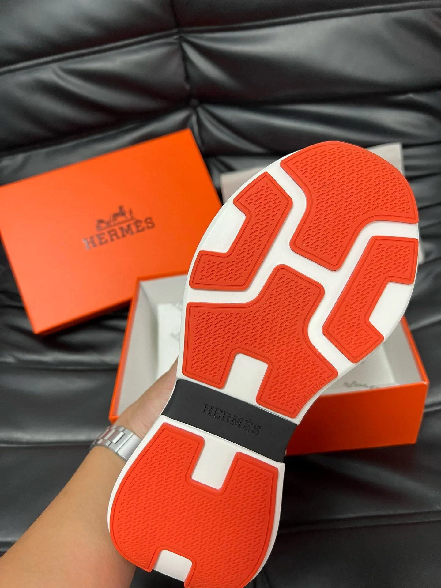 [HERMES] Hermès men's shoes 💰540💰 - High-end quality original order - Upper: 🔝 tumbled calfskin, suede calfskin, shoe body sewn with H pattern - Inner: water-dyed cowhide - Outsole: ultra-light T men's shoes 💰U foam rubber; two-color molded outsole - Super high quality control, fine workmanship: highlighted (high-end, luxury, grade) -Size : 39-44 (38, 45 can be customized)